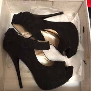 Swede strap high heel